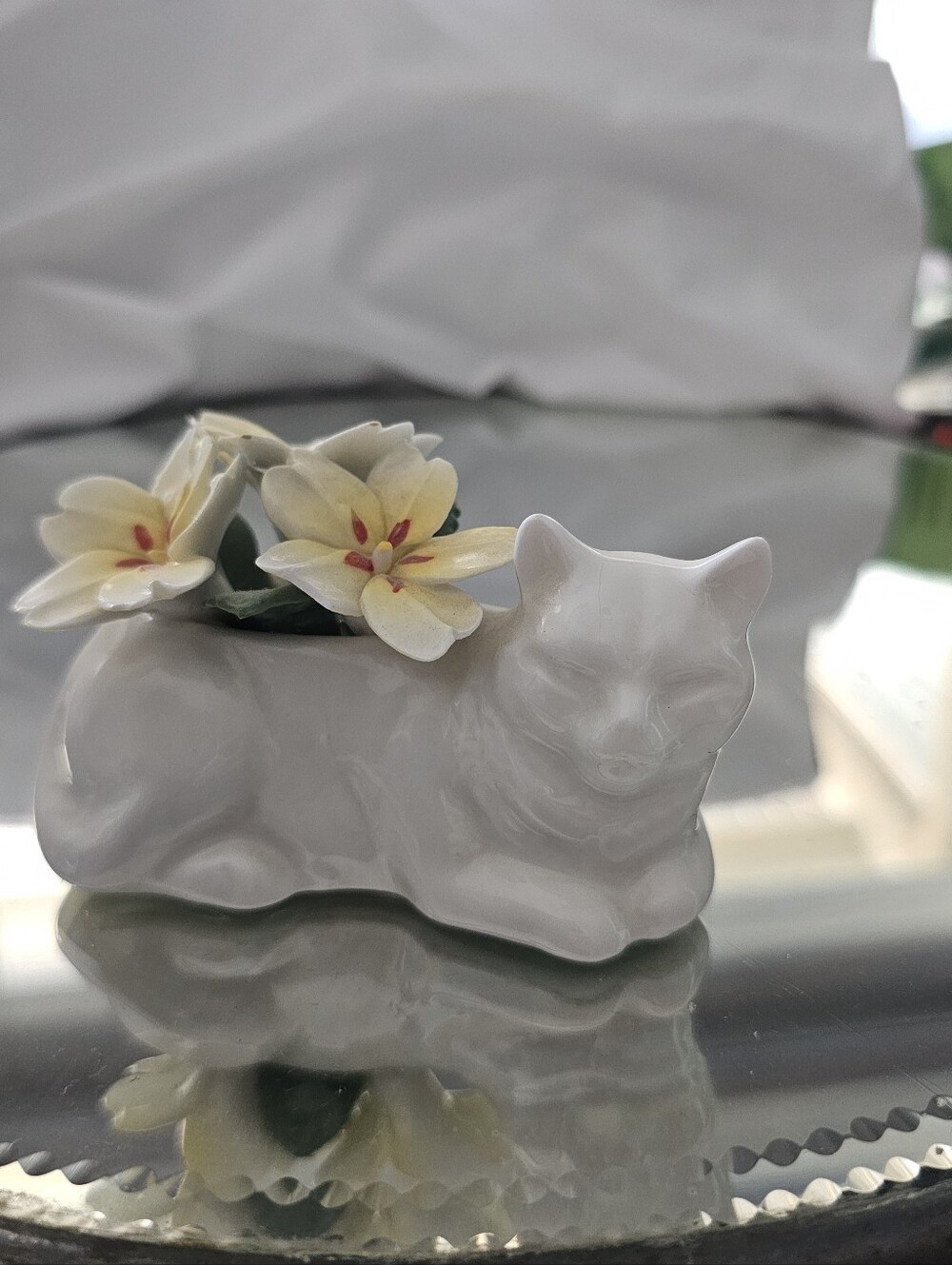 Crown Staffordshire White Comfy Cat  with Yellow Porcelain Pansie  Flowers